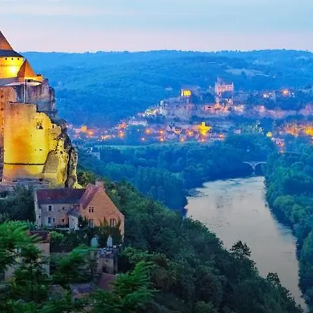 Les Trois L Oda ve Kahvaltı Gindou