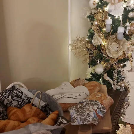 Les Trois L Oda ve Kahvaltı Gindou