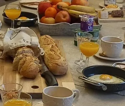 Les Trois L Bed & Breakfast