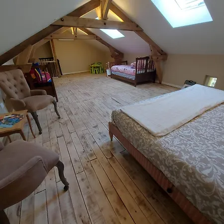 Les Trois L Bed & Breakfast *